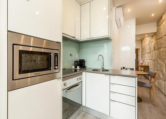 Apartamento For 3 Near Ribeira Porto