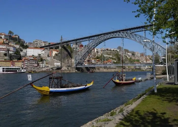 Apartamento For 3 Near Ribeira *